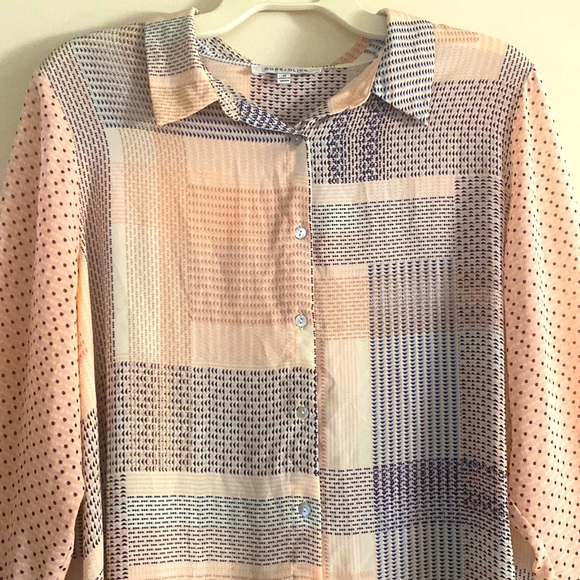 ❤️NWOT.  Rose+Olive lightweight and flowing abstract design blouse.  Size: 1X. - Picture 2 of 10